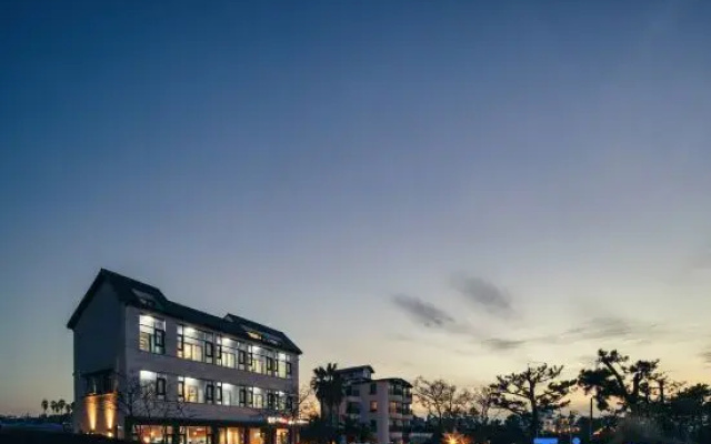 Jeju Blue Els Spa & Pool Pension