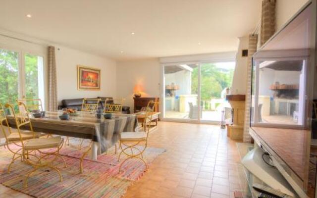 Holiday Home l'Oursinade