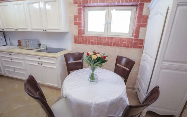 Western Wall Luxury House