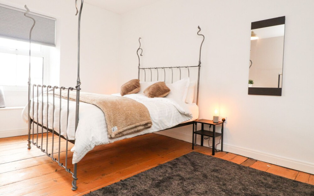 Dyson House