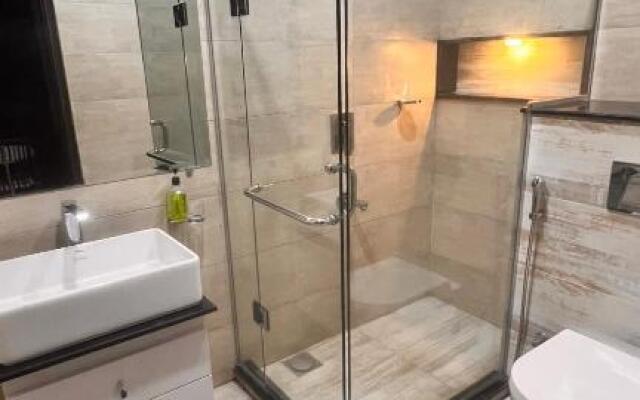 Grand Atrium Designer Apartment