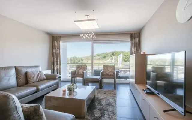 Bright Apartment With Parking Near the Beach