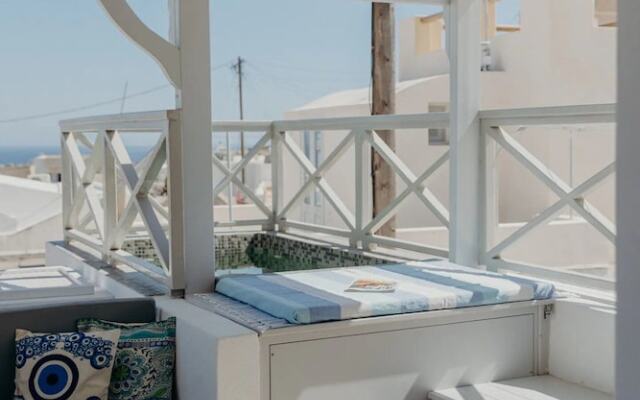 Panoramic Argyro's IO House with Jacuzzi