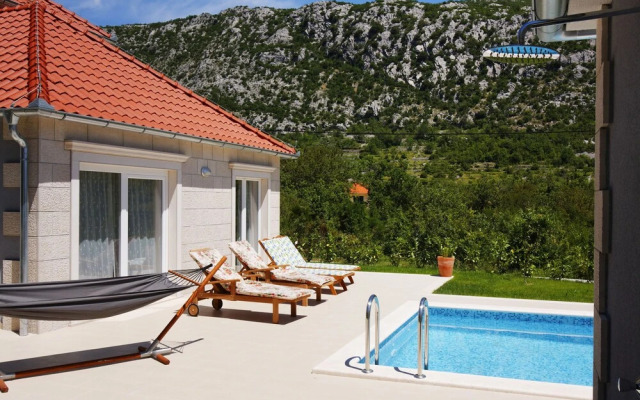 Villa Zupa in quiet part of Dalmatian Hinterland