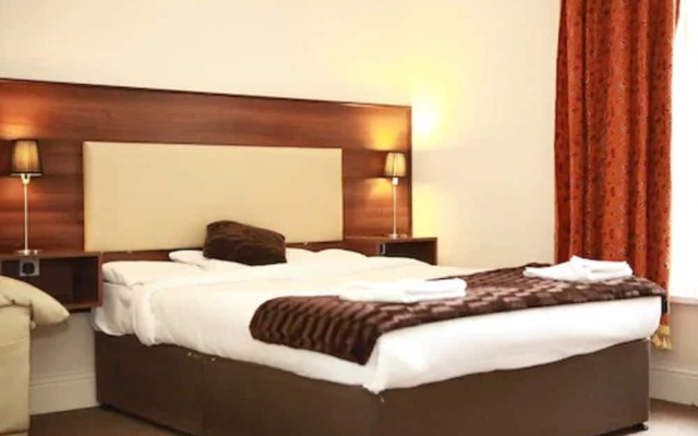 Kingston Hotel