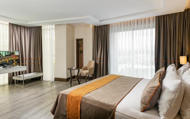 B Business Hotel & Spa