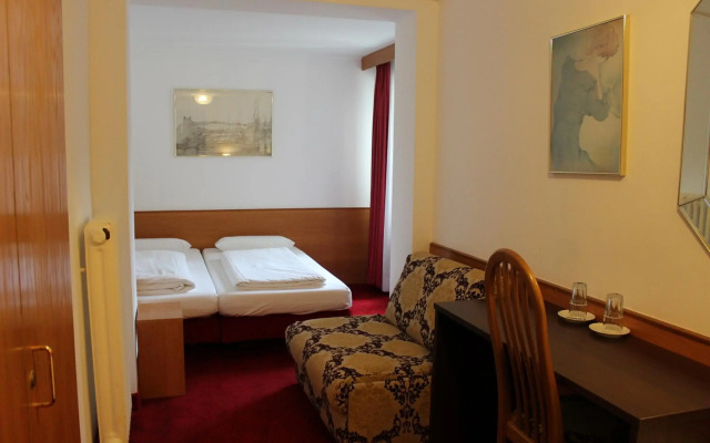 Montree Hotel