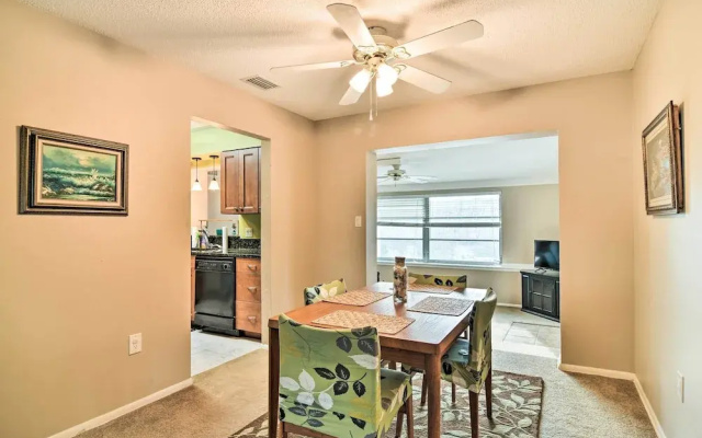 Snowbird Sanctuary w/ Covered Patio in Bradenton