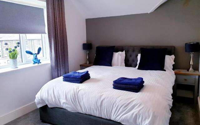 Central Windermere Luxury two bed Apartment Dog Friendly