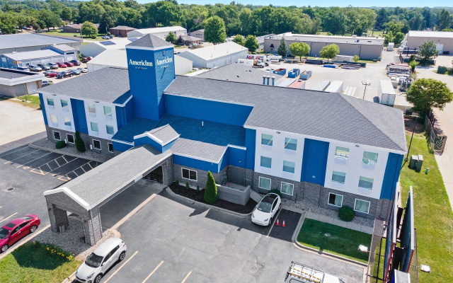 Howard Johnson by Wyndham Urbana