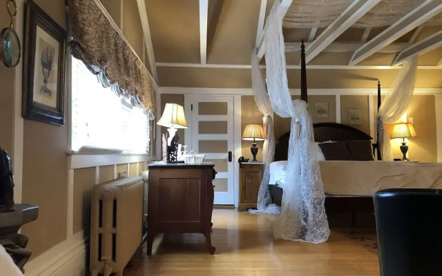 Leaside Manor by The Leaside Group