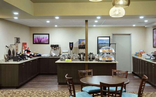 Pomeroy Inn And Suites Vermilion