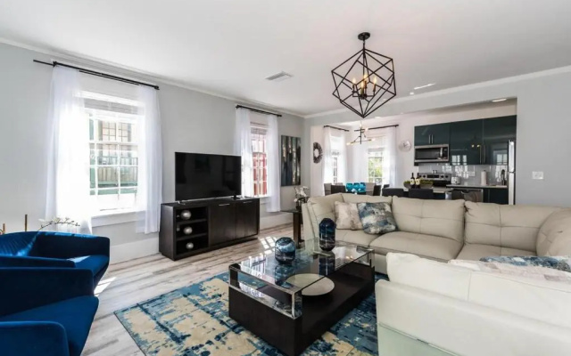 20 Hypolita - Luxury Downtown Apartment