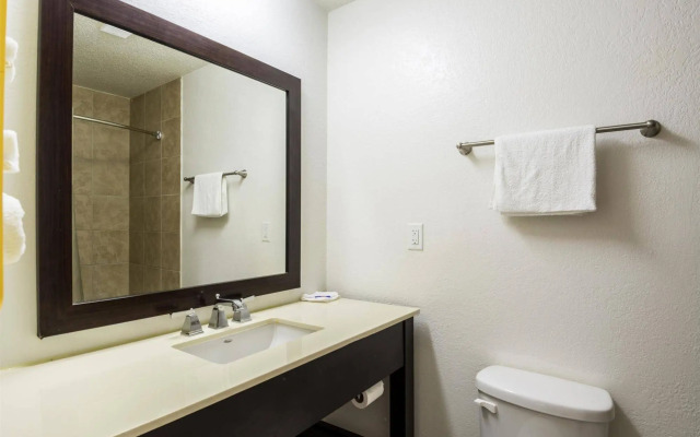 Econo Lodge Airport near Billy Graham Parkway