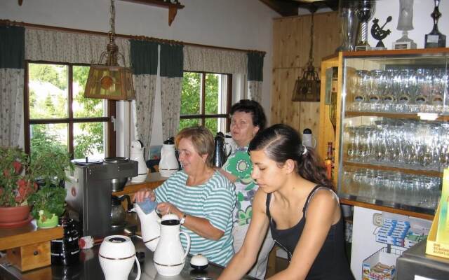 Appartements & Reitschule Fuchsenhof