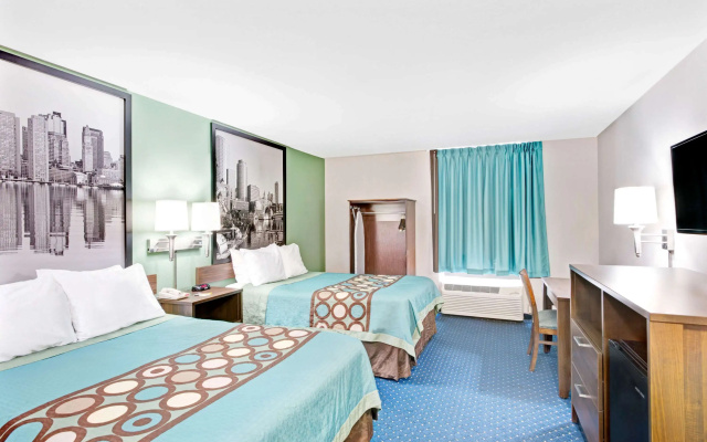 Super 8 by Wyndham Brockton