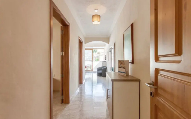 Pool and Sea, Penthouse Merill Apart 7