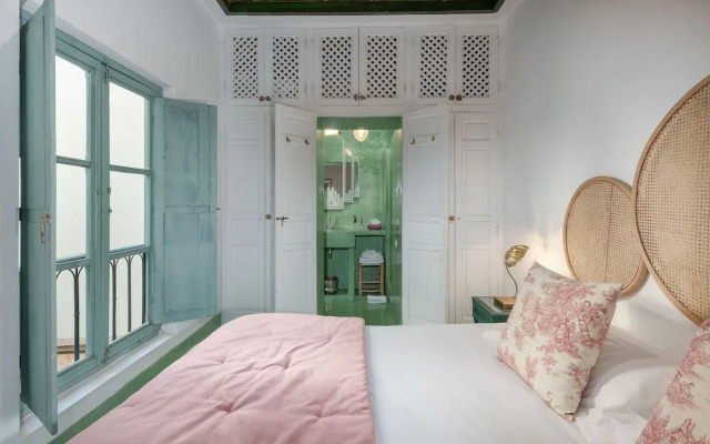 Riad Le J