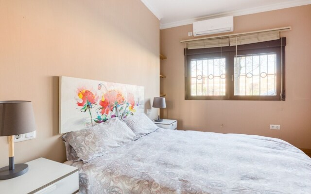 Snug Apartment in Sevilla near Plaza del Cabildo