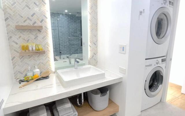 Waikiki Shore 1116 Beachfront