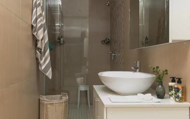 Cambridge Suites - #2 Cool & Spacious