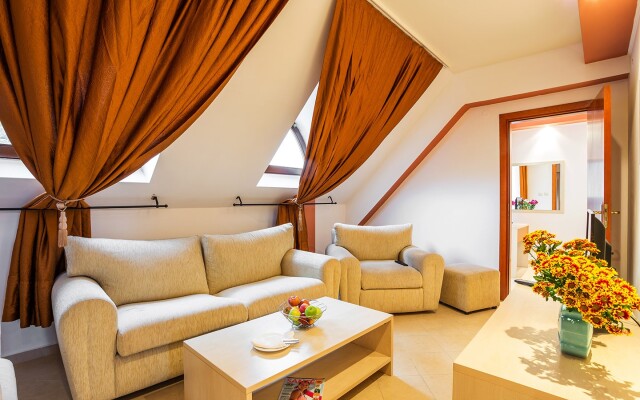 Golden Pearl Hotel