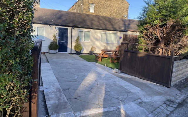 Inviting 1-bed House in Bradford