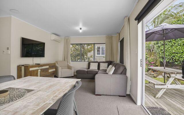 Modern Central Home - Parking & Aircon