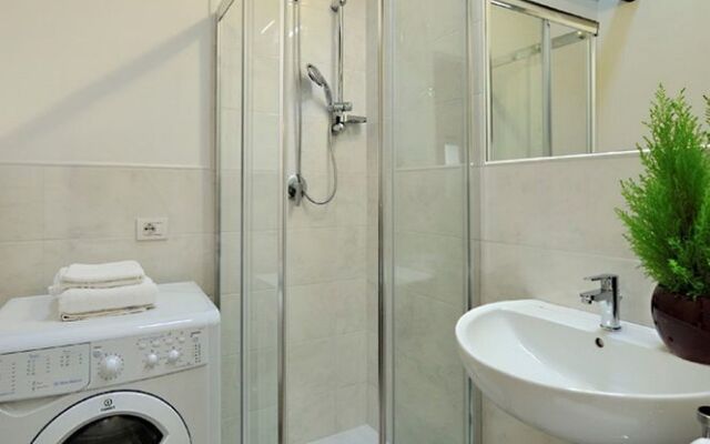 Lovely Canal View Apartment