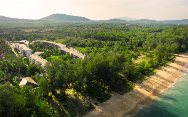 Le Méridien Phuket Mai Khao Beach Resort