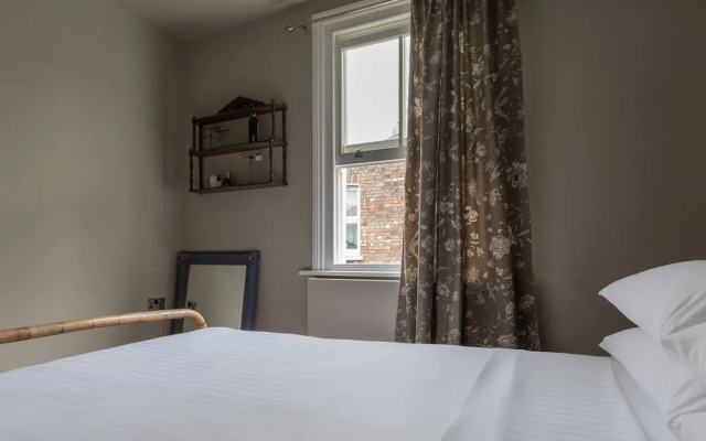 Brewster Gardens IV by Onefinestay