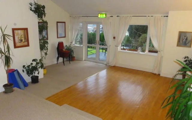 Robin Hill House