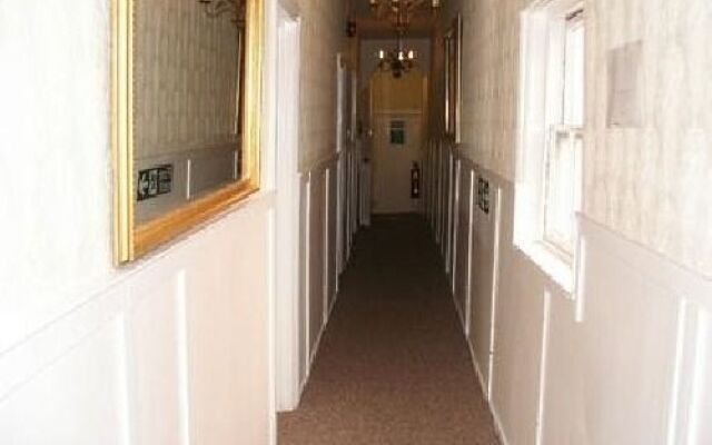 Queens Head Hotel