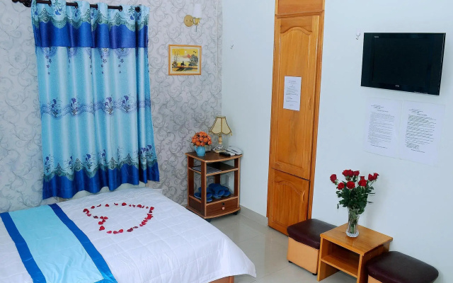 Queen Hotel 2