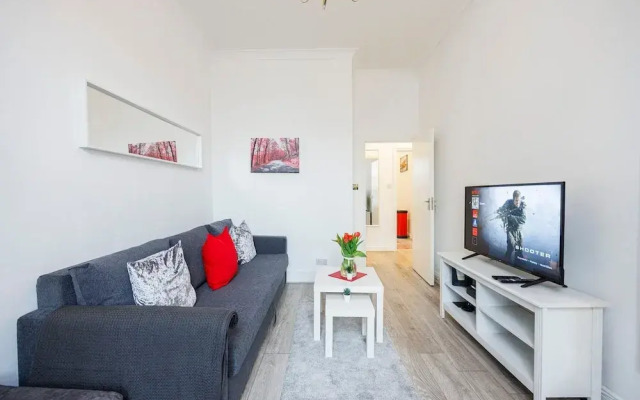 Kensington Charming and Bright Flat