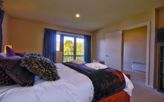 Style and comfort on Greenstone Place – Fernhill