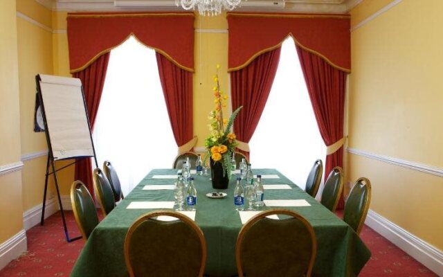 Leens Hotel