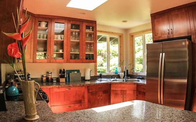 Hale OnaOna by Hawaii Volcano Vacations