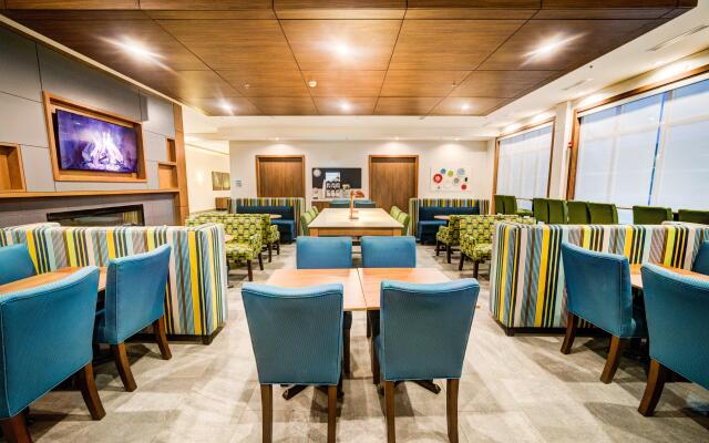 Holiday Inn Express & Suites West Edmonton - Mall Area by IHG
