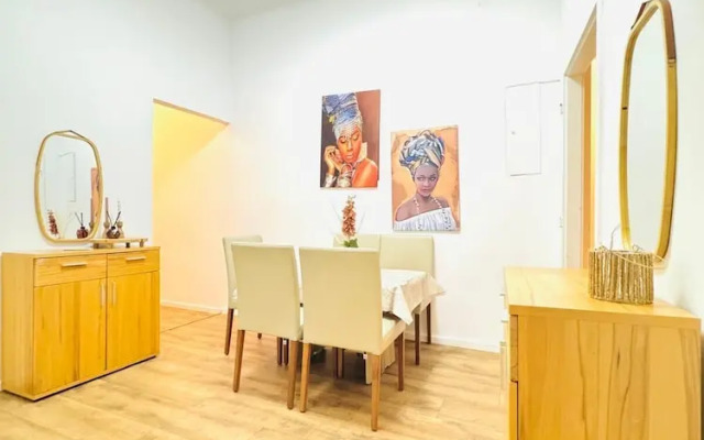 9BR Apt for 18P Walk to Augarten