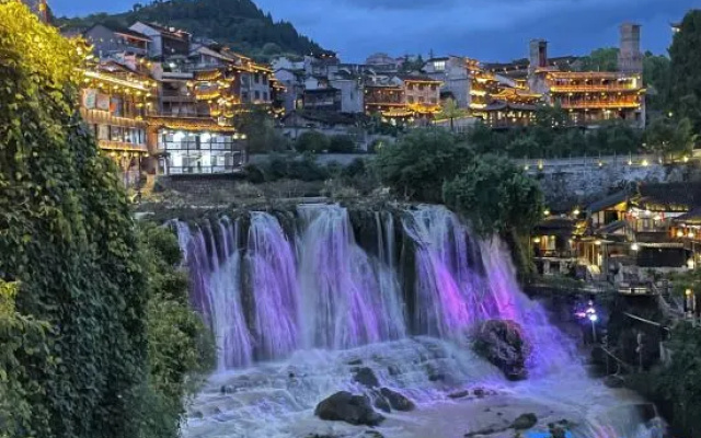 12C · Core Location View Homestay | Overlooking Night Light Show & Riverview Above Furong Falls – Outside – Xiangxi