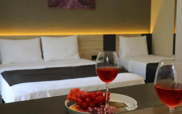 Grand Faik Hotel Çeşme