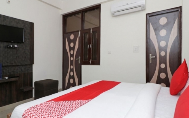 OYO 12493 Hotel Taaz Comfort Inn