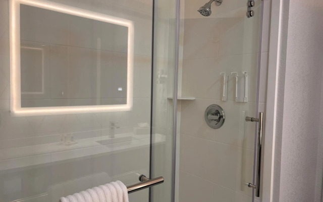 Comfort Suites Louisville Airport