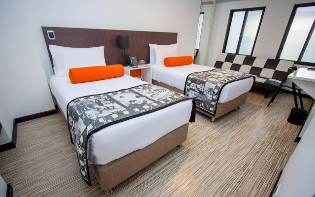 Hotel DC Feria