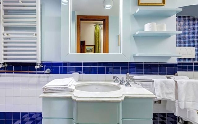 Pantheon Antique Suite