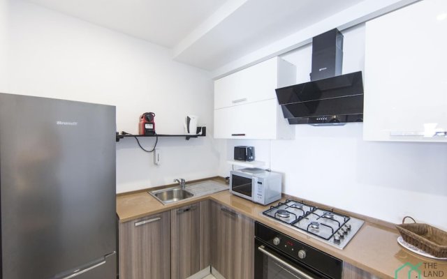 Brand new Spacious 1bd apt With City View