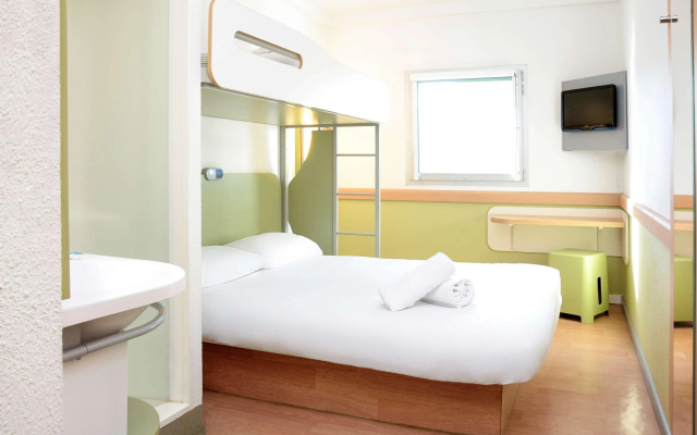 ibis budget Portsmouth - Image 6
