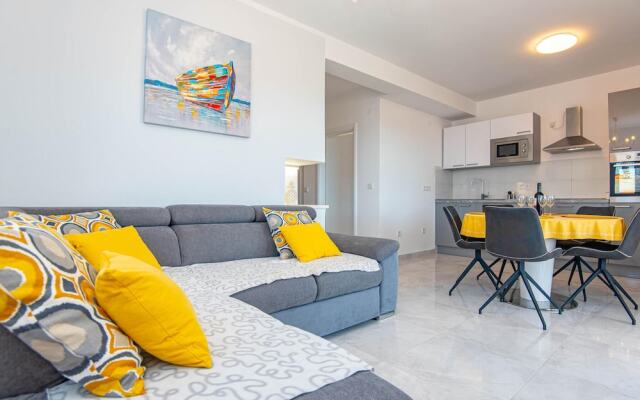 Stunning Apartment in Primosten With Wifi and 3 Bedrooms