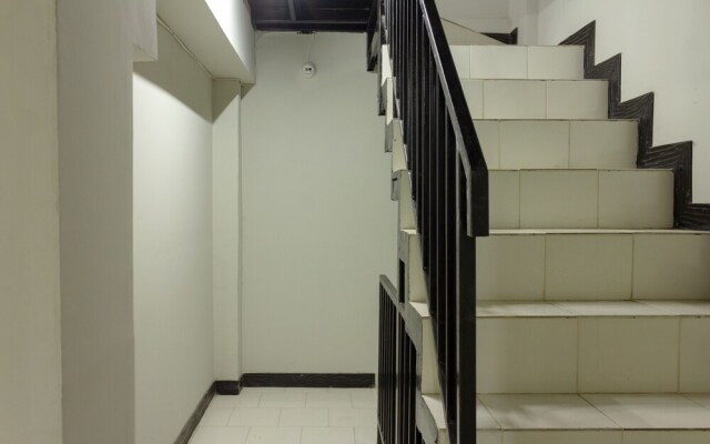 OYO 737 Kamar Keluarga Mahkota 8